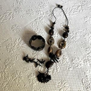 Sea seed necklace set